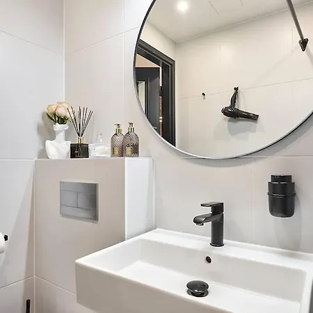 Urban-glam Centre With A Gym And Terrace 公寓 塔林