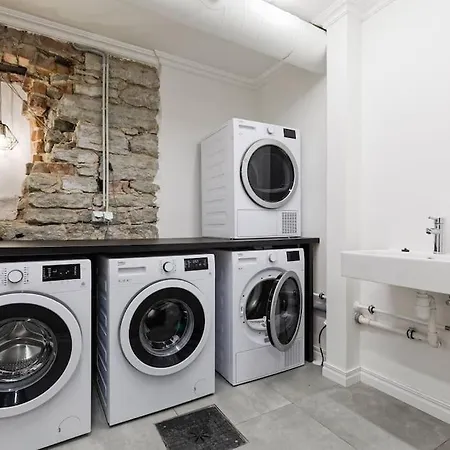 Urban-glam Centre With A Gym And Terrace 아파트